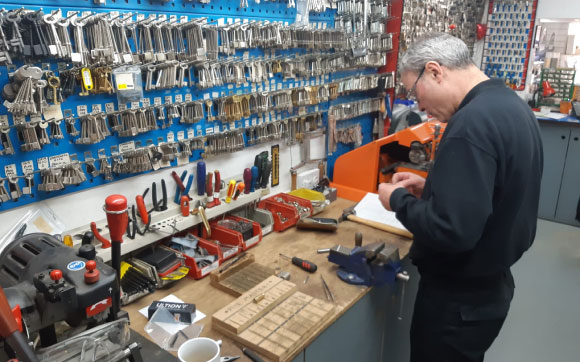 Experienced Master Locksmith