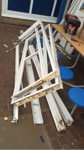 Aluminium double doors installation