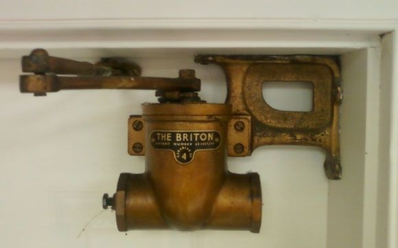 Types of door closing mechanisms