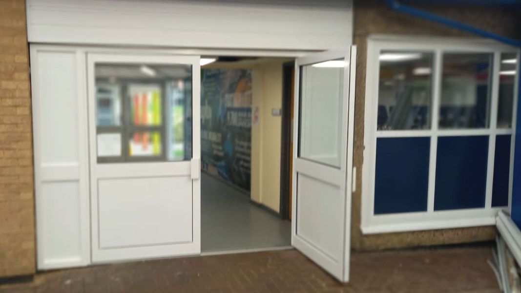 Aluminium double doors installation